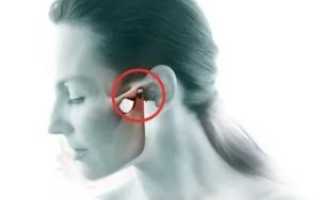 При жевании щелкает в ухе